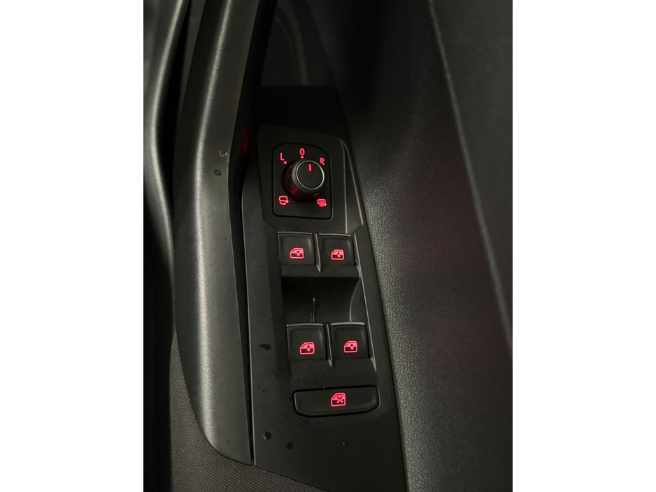 2018 Volkswagen Polo - image 24