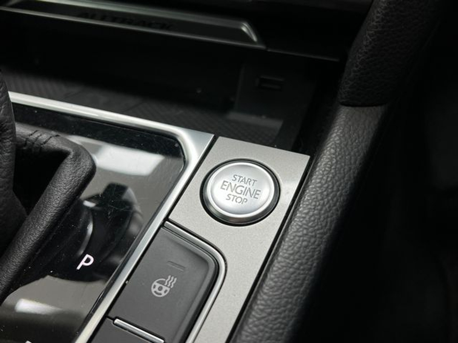 2020 Volkswagen Passat - image 29