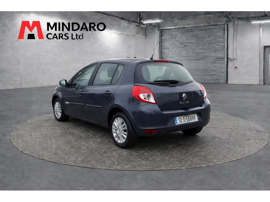 2012 Renault Clio - image 2