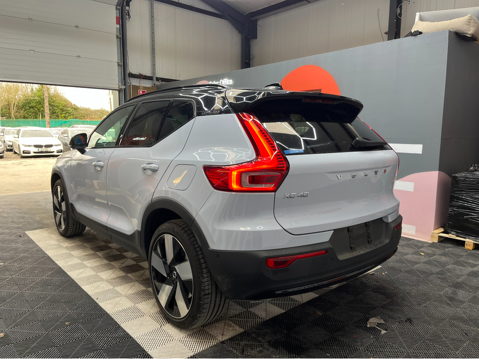 2023 Volvo XC40 - image 4