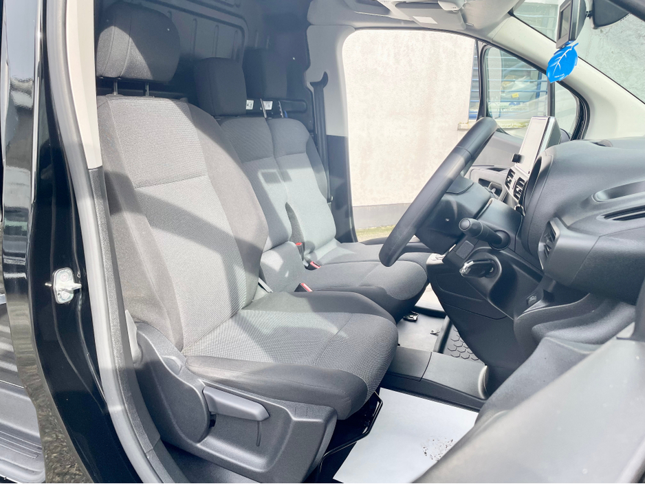 2023 Citroen Berlingo - image 15