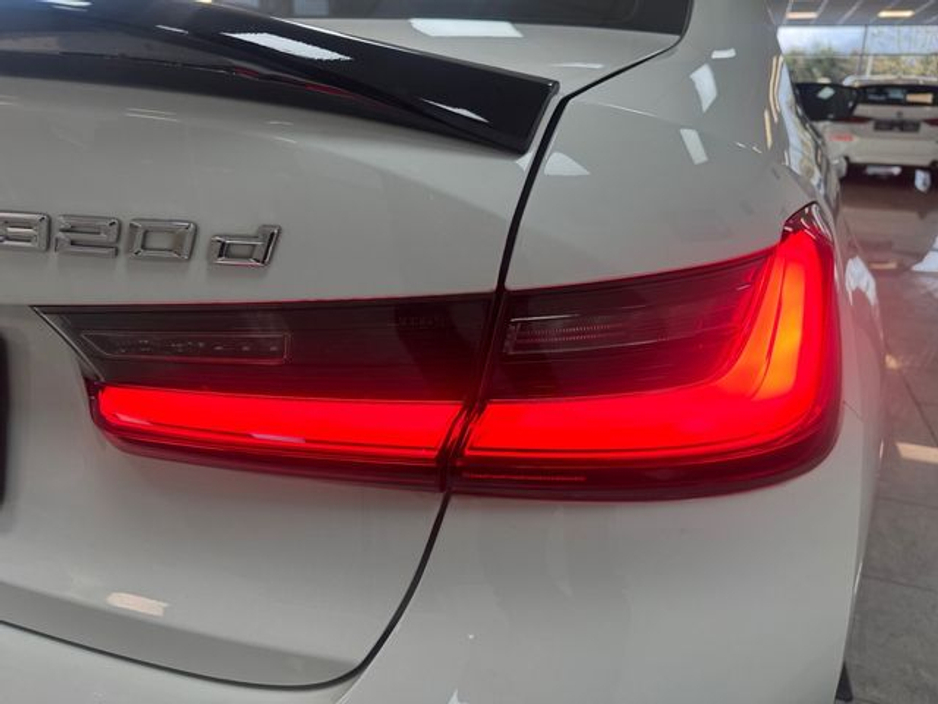 2019 BMW 3 Series - image 20