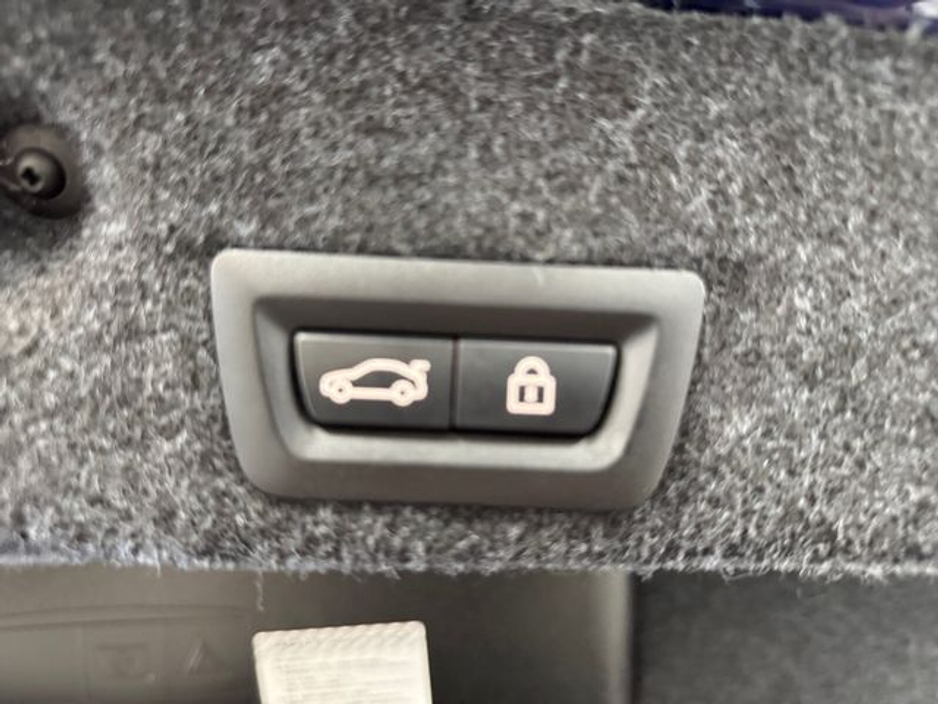 2016 BMW 5 Series - image 19