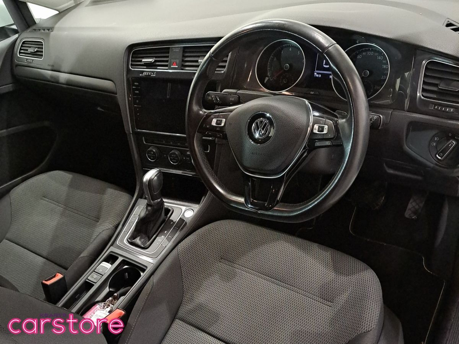 2017 Volkswagen Golf - image 15