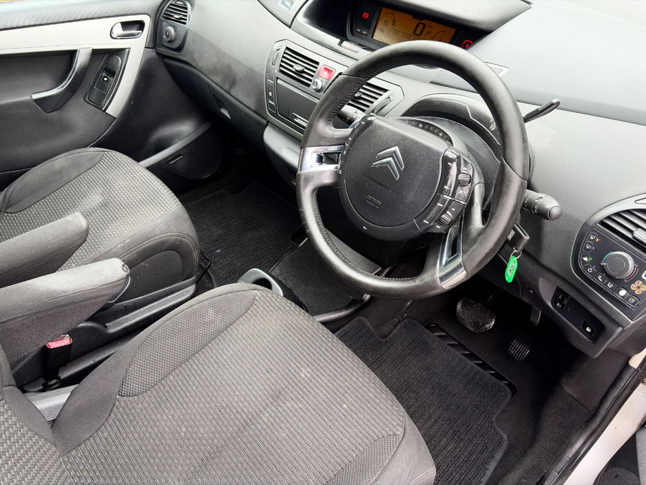 2010 Citroen C4 Picasso - image 2