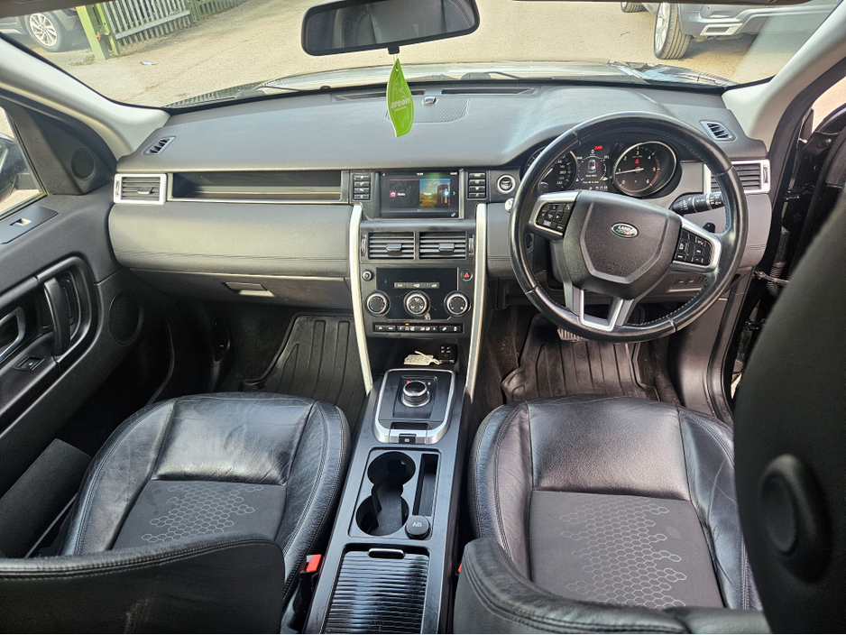 2018 Land Rover Discovery Sport - image 7