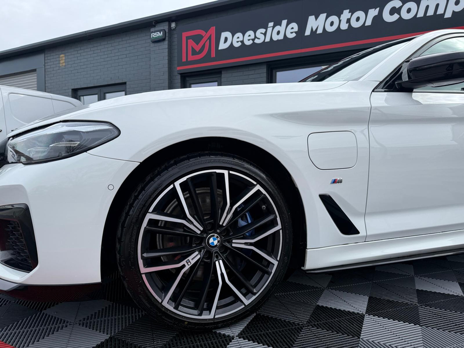 2021 BMW 5 Series - image 3