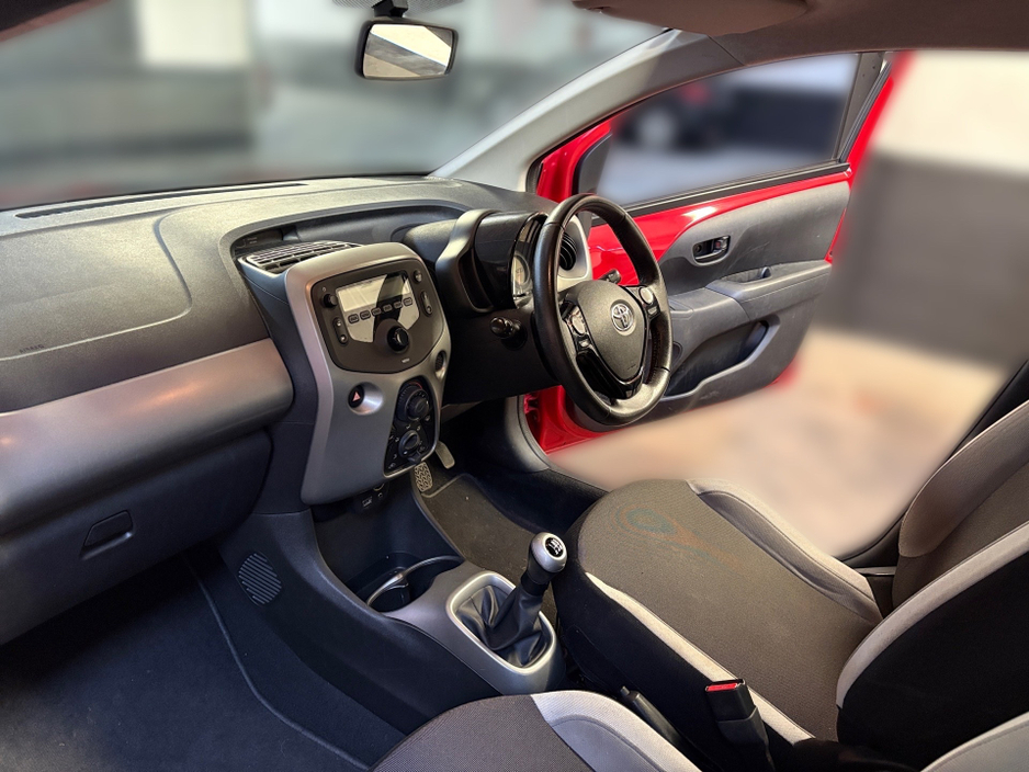 2015 Toyota Aygo X-PLAY VVT-I €7,995