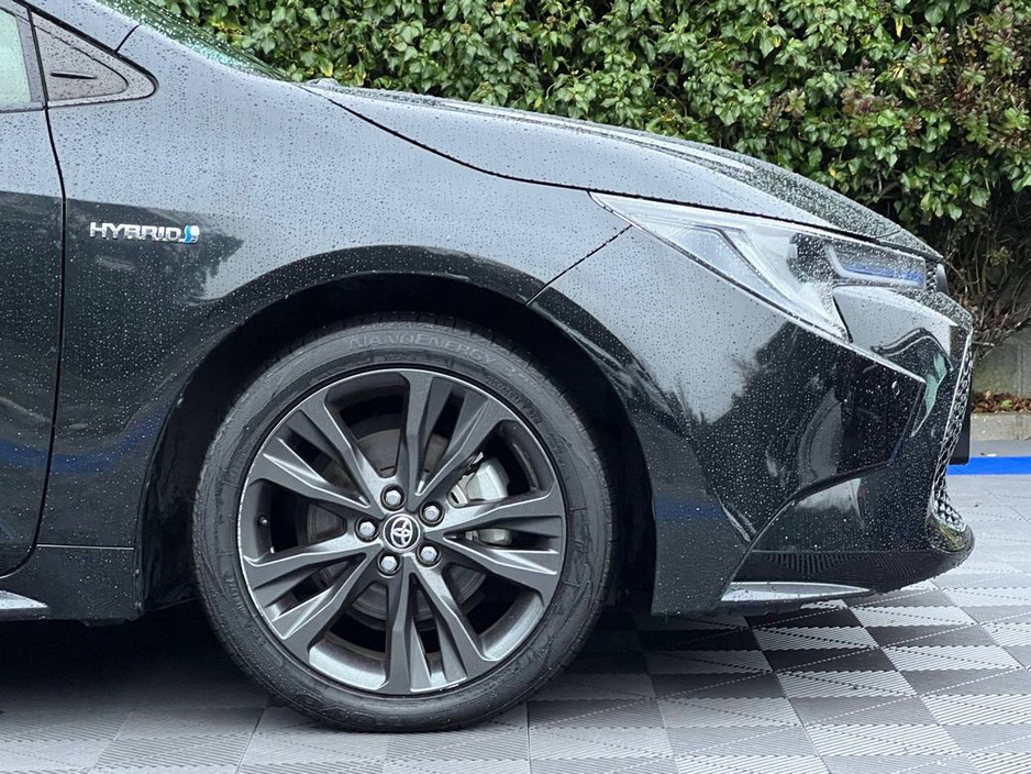 2020 Toyota Corolla WXB 1.8 HYBRID // HEADS-UP DISPLAY // 17" ALLOYS // ADAPTIVE CRUISE CONTROL €21,750