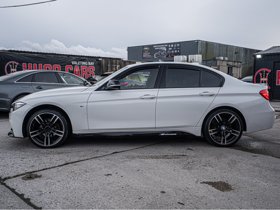 2016 BMW 3 Series - image 16
