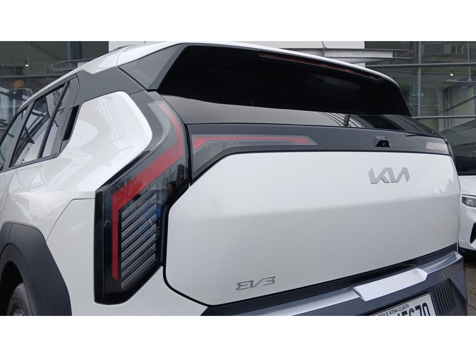 2025 Kia EV3 - image 7