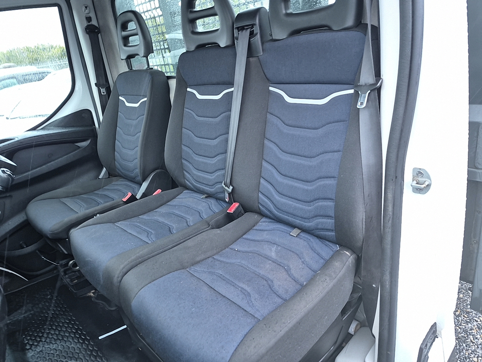 2021 Iveco Daily T35-140  Tipper with 3 seats in front and flashing beacon lights, only 39,000 miles.