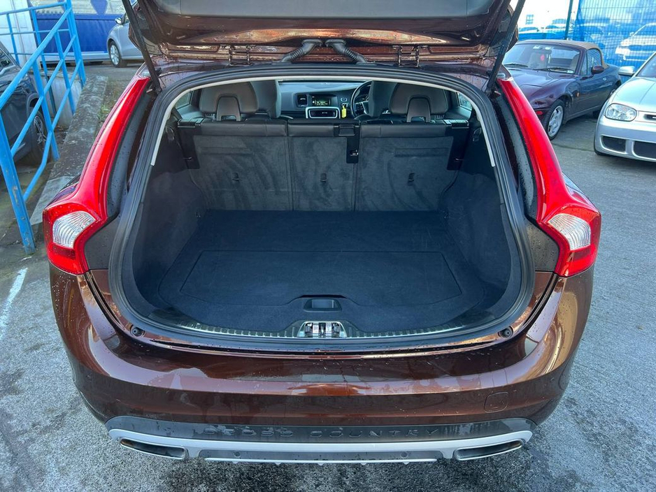 2016 Volvo V60 - image 13