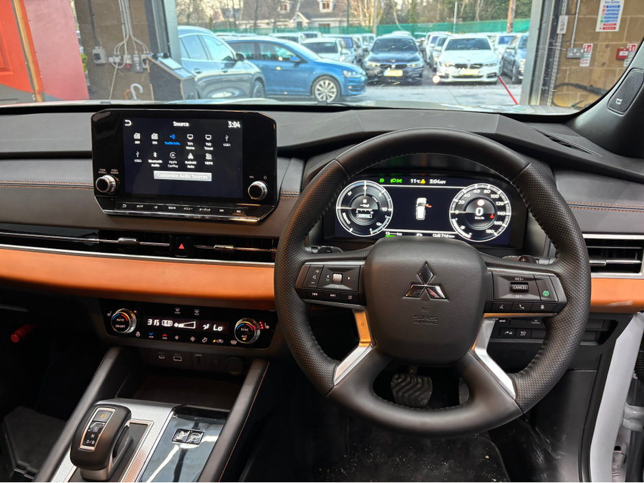 2024 Mitsubishi Outlander - image 7
