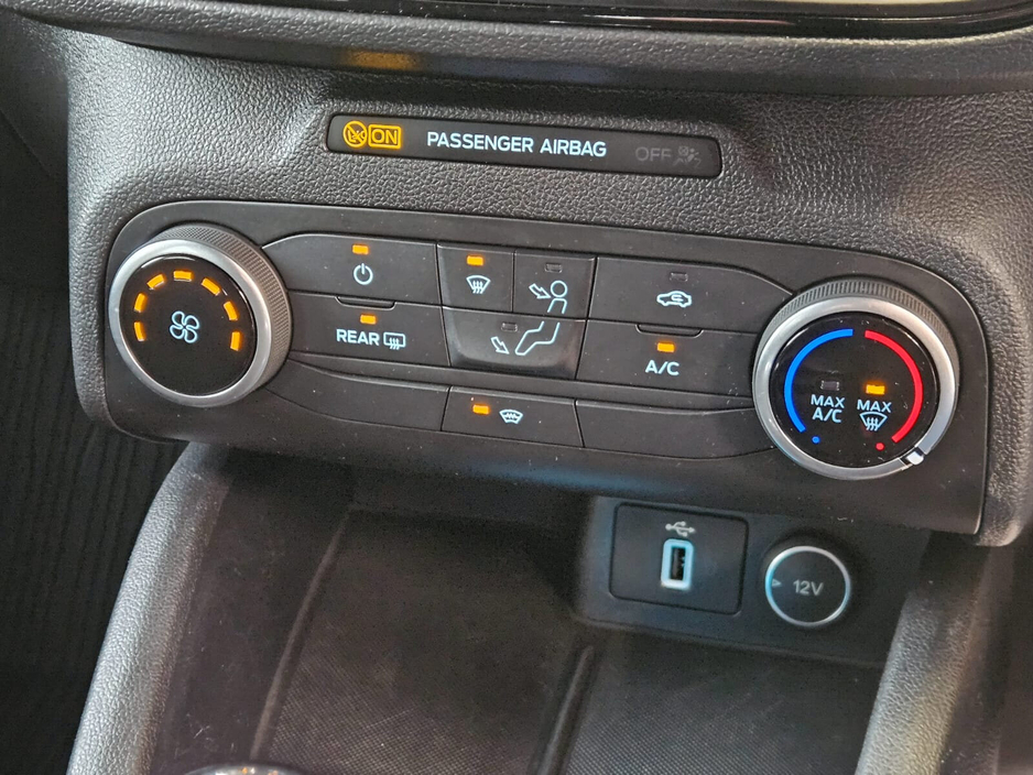 2019 Ford Focus - image 11