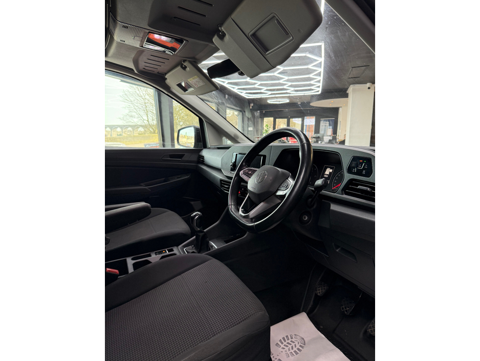 2022 Volkswagen Caddy - image 15