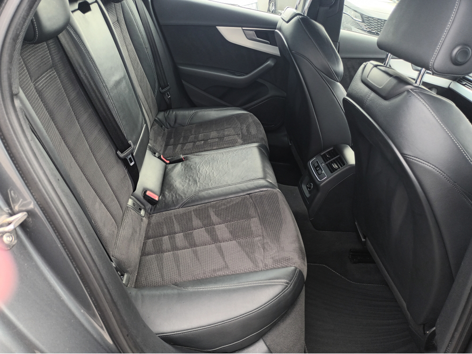 2019 Audi A4 - image 10