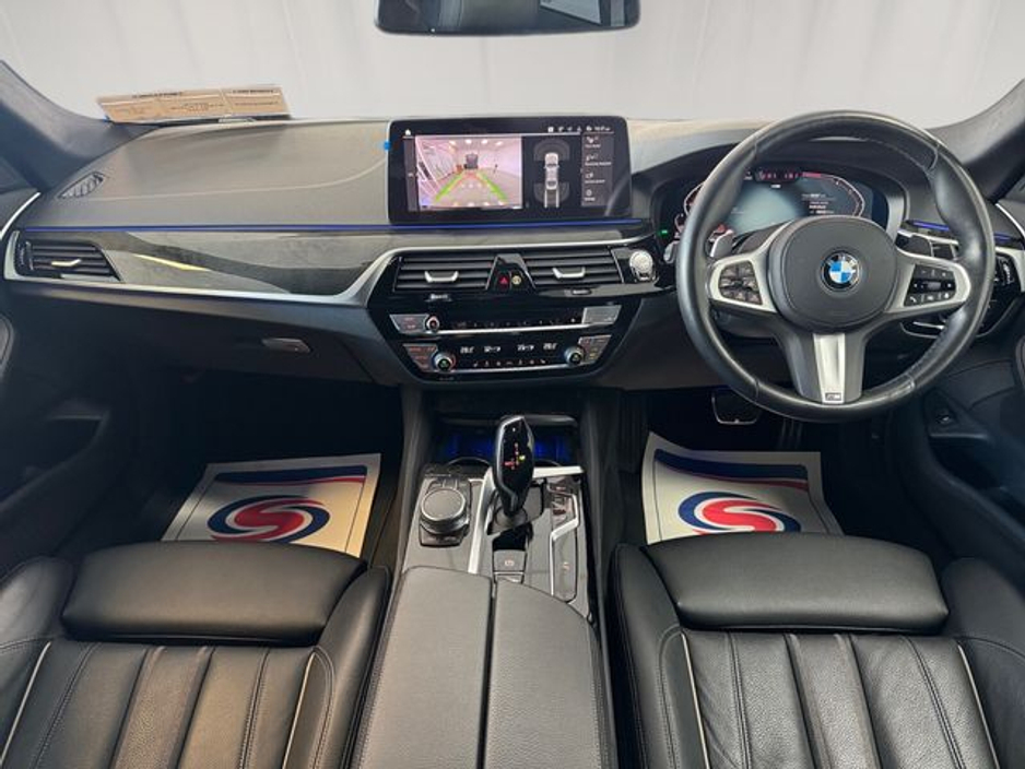 2022 BMW 5 Series - image 15