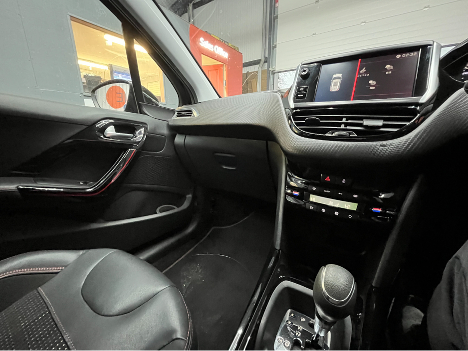 2018 Peugeot 2008 - image 16