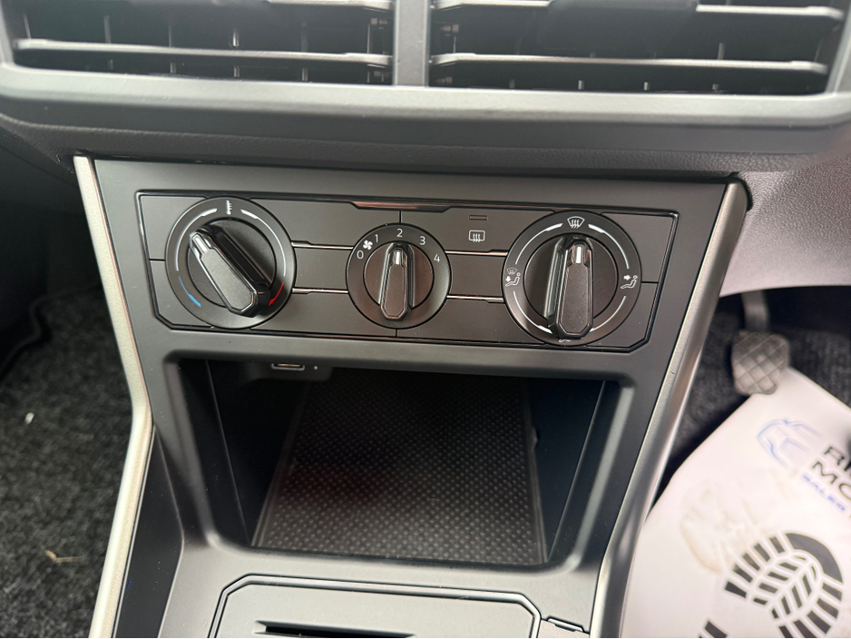 2018 Volkswagen Polo - image 14