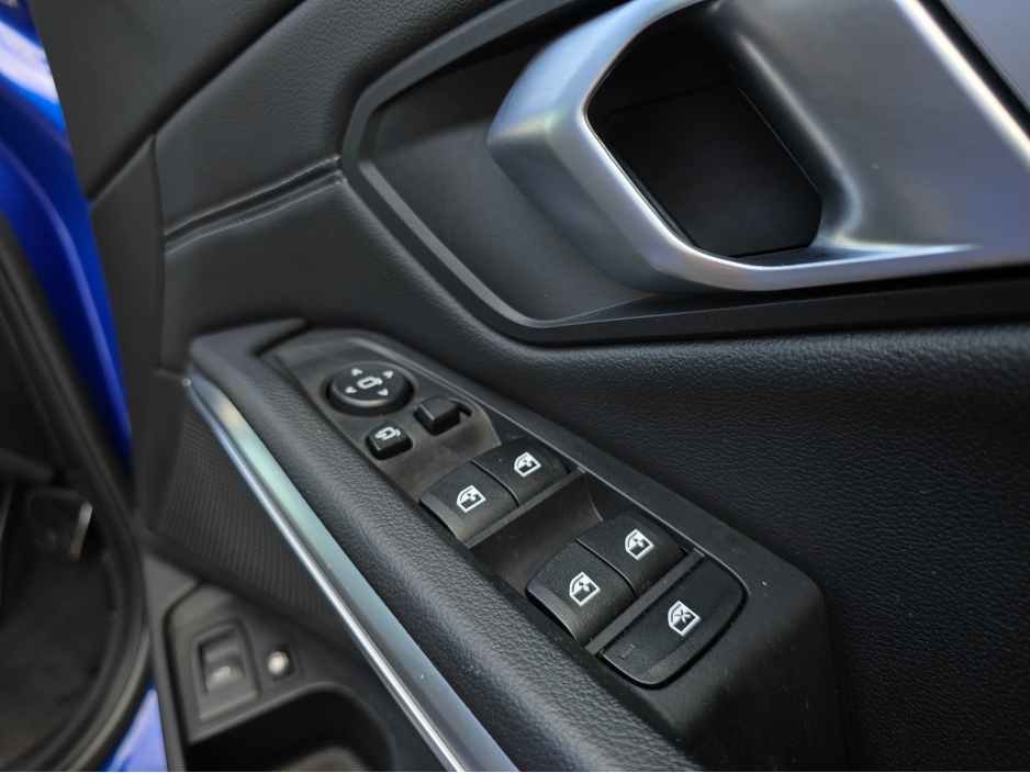 2022 BMW 3 Series - image 17