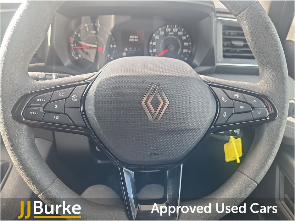 2026 Renault Master - image 19