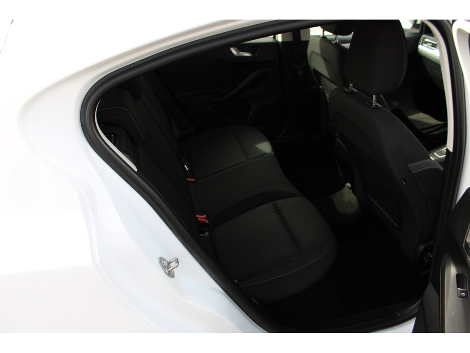 2020 Ford Focus - image 12