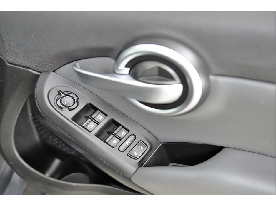 2017 Fiat 500X - image 18