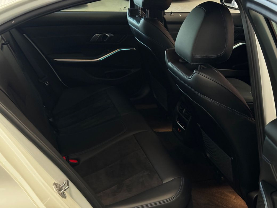 2023 BMW 3 Series - image 19