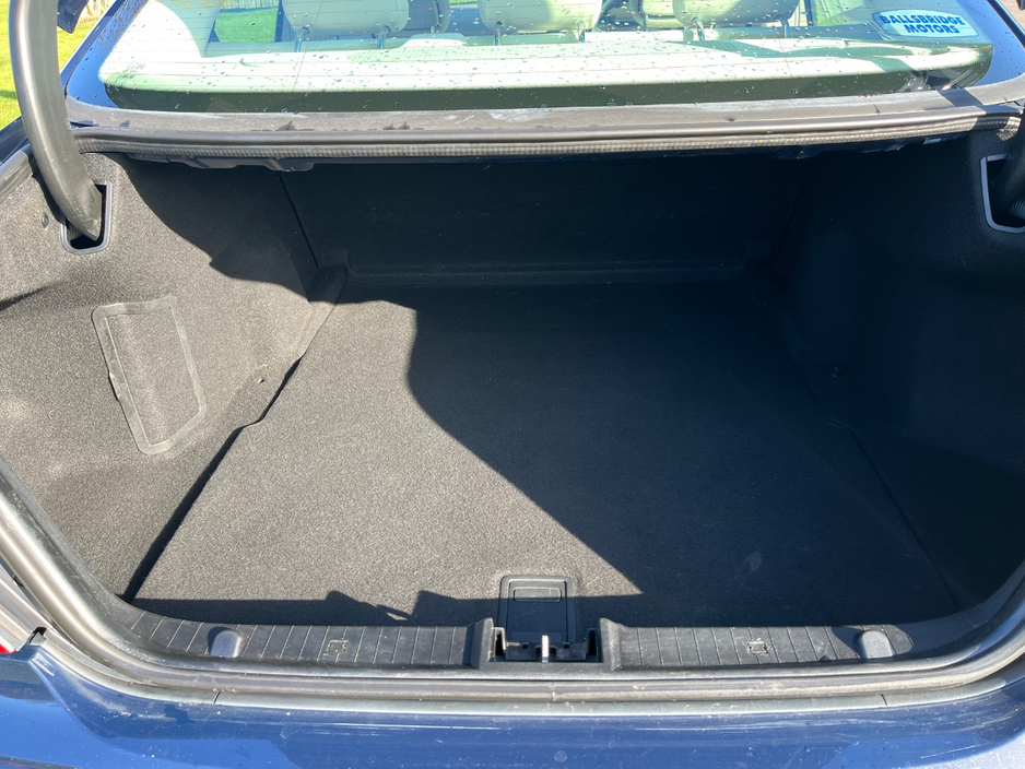 2005 Mercedes-Benz E Class - image 13