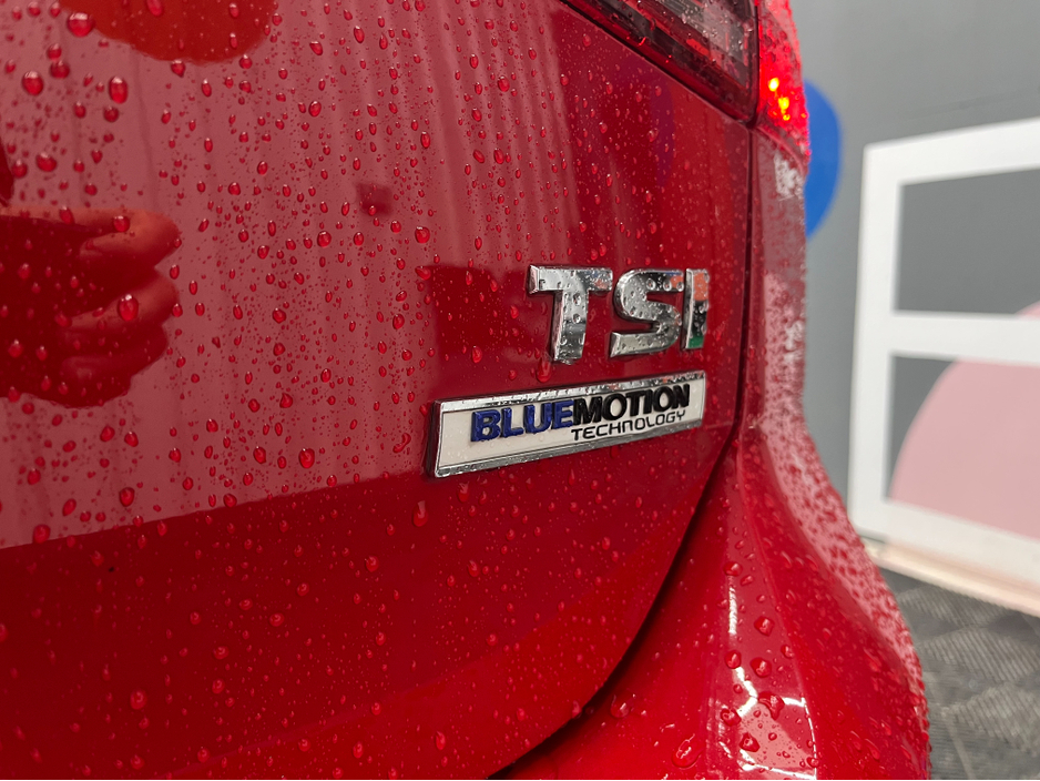 2017 Volkswagen Golf €16950 2017 VOLKSWAGEN GOLF TSI CONFORT LINE CONNECT 1.2 AUTOMATIC / CRUISE CONTROL / REVERSE CAMERA / PADDLE SHIFTERS AND MORE €16,950