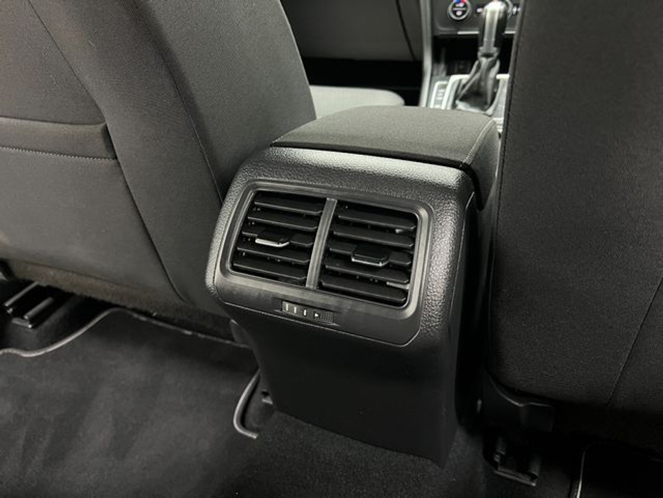 2019 Volkswagen Golf - image 8