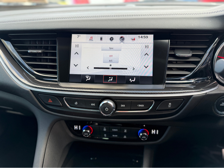 2018 Opel Insignia - image 24