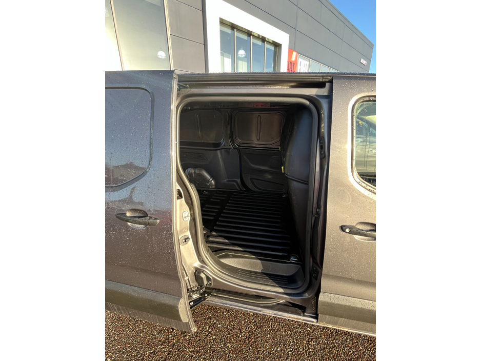 2021 Peugeot Partner  €16,950