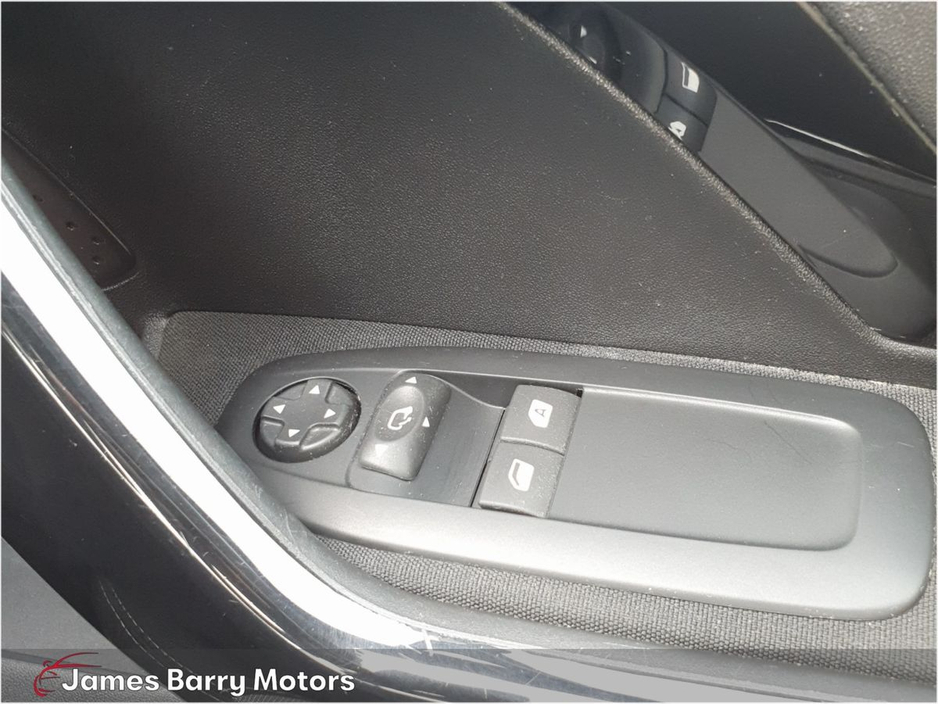 2016 Peugeot 208 - image 23
