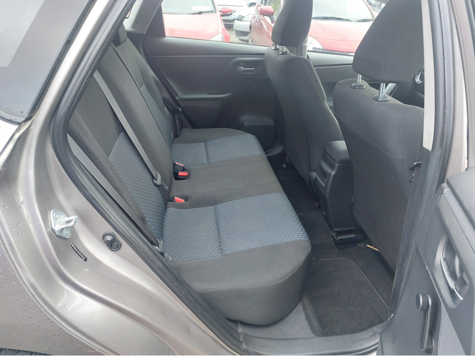 2014 Toyota Auris 1.33 VVT-I ACTIVE S/S 100 100BHP 5DR €8,500
