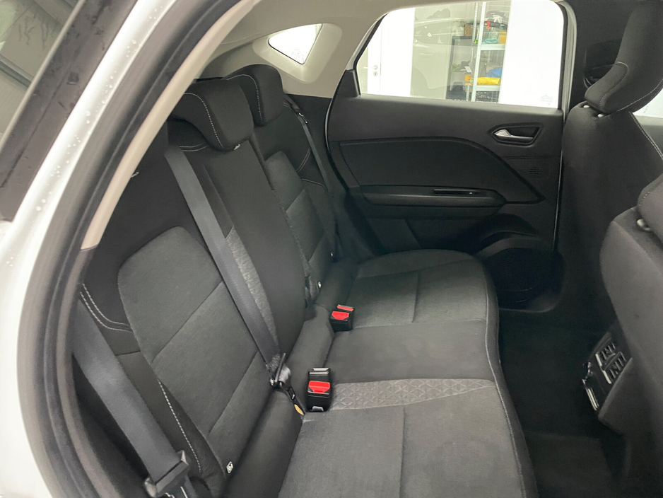 2022 Renault Captur - image 13