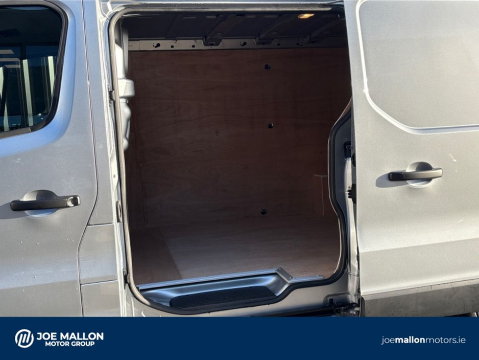 2025 Renault Trafic - image 16