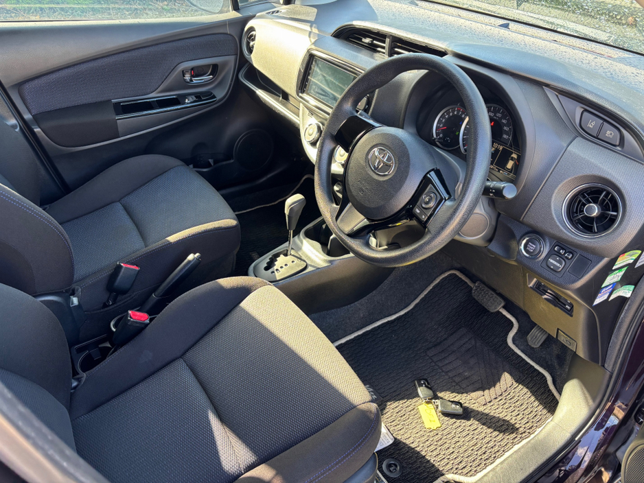 2016 Toyota Vitz - image 7