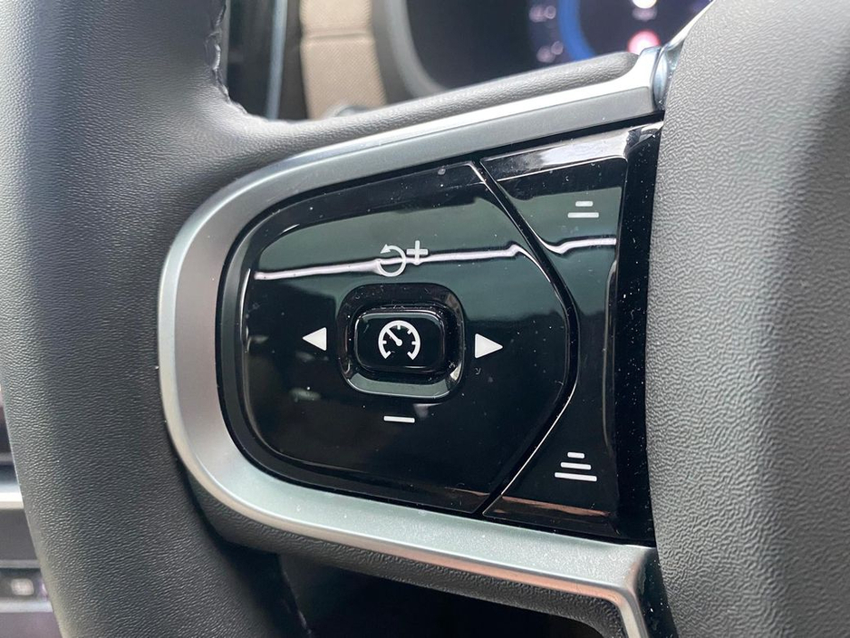 2025 Volvo XC90 - image 14