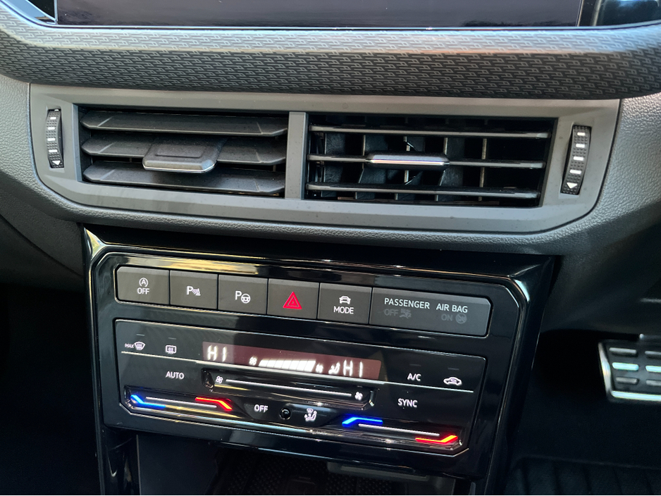 2023 Volkswagen T-Cross R-LINE AUTOMATIC 1.0 PETROL //HIGH SPEC//REVERSE CAMERA//HALF LEATHER SEATS//ADAPTIVE CRUISE CONTROL//KEYLESS ENTRY// €26,950