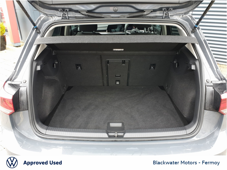 2021 Volkswagen Golf - image 10