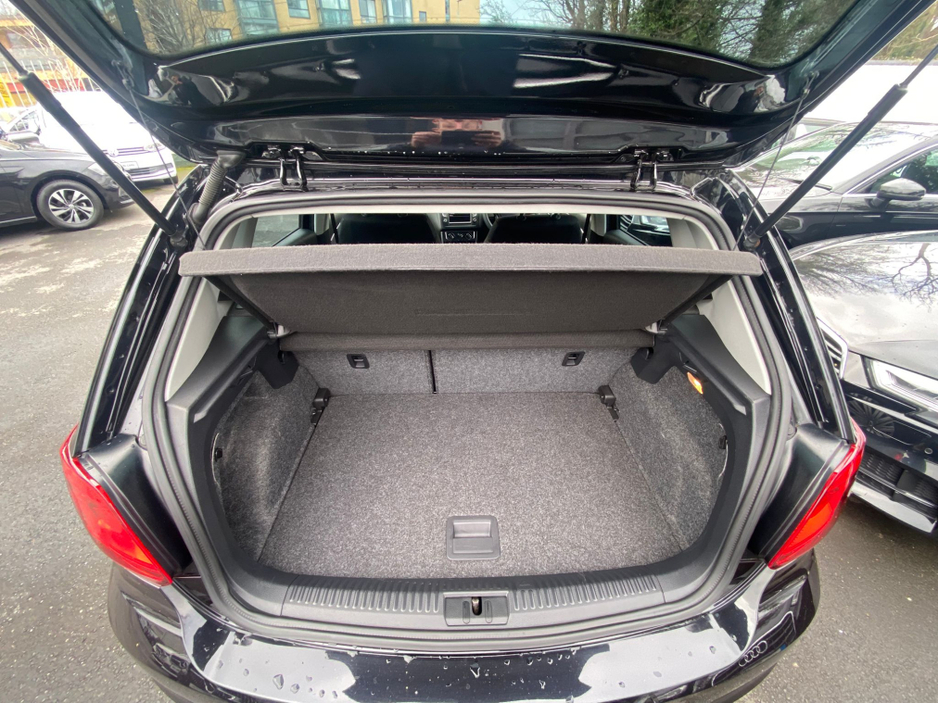 2017 Volkswagen Polo - image 8