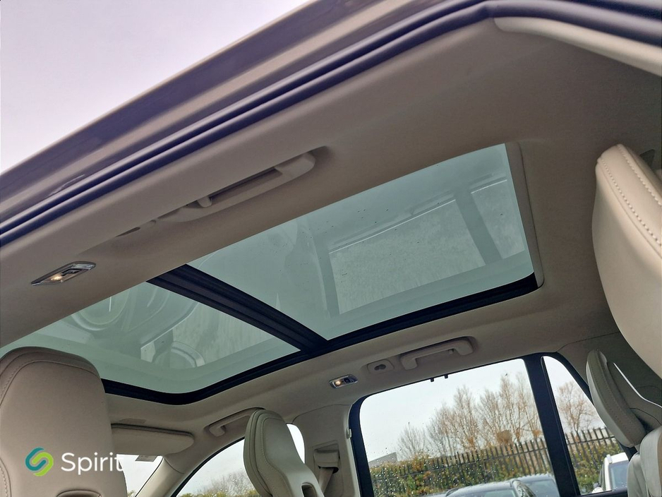 2022 Volvo XC90 - image 13
