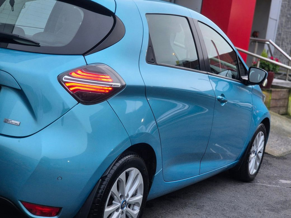 2020 Renault Zoe - image 10