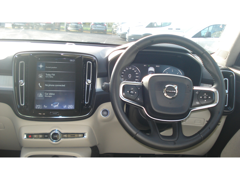 2018 Volvo XC40 - image 5