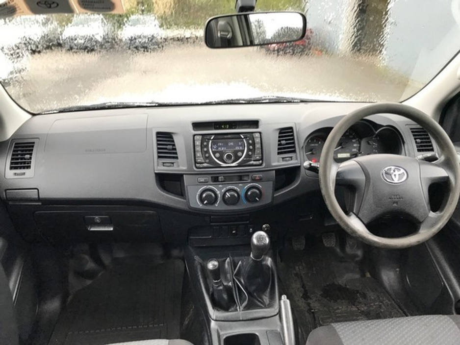 2015 Toyota Hilux - image 8