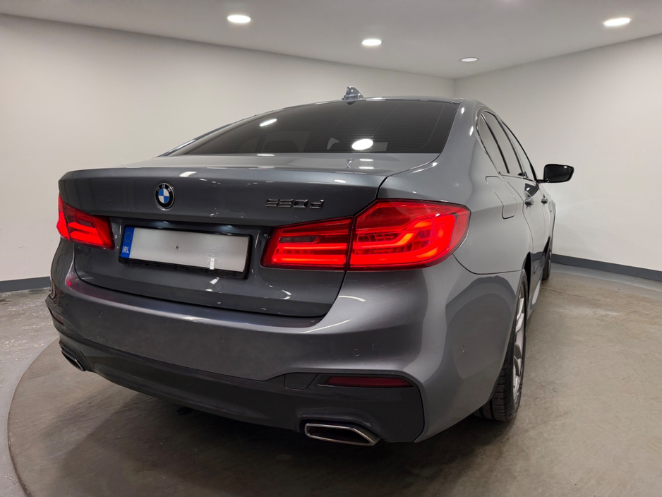 2020 BMW 5 Series - image 9