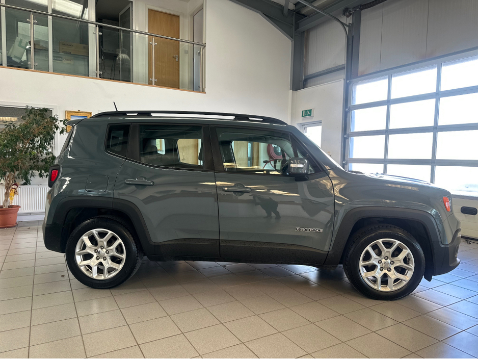 2017 Jeep Renegade - image 12