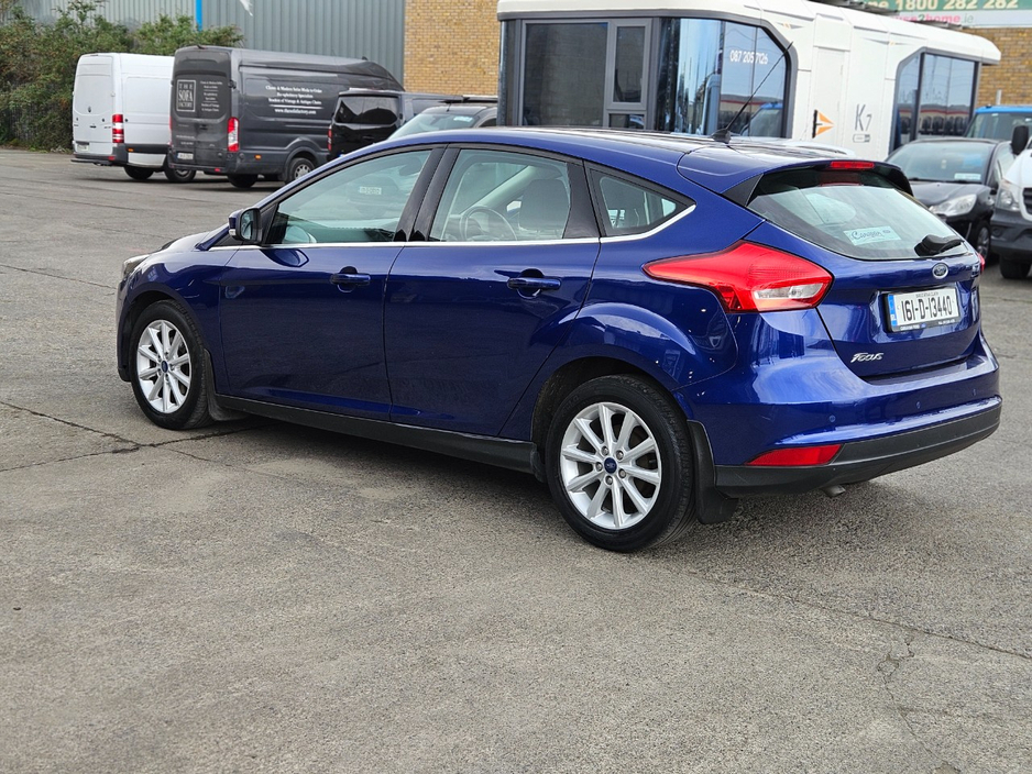 2016 Ford Focus - image 5